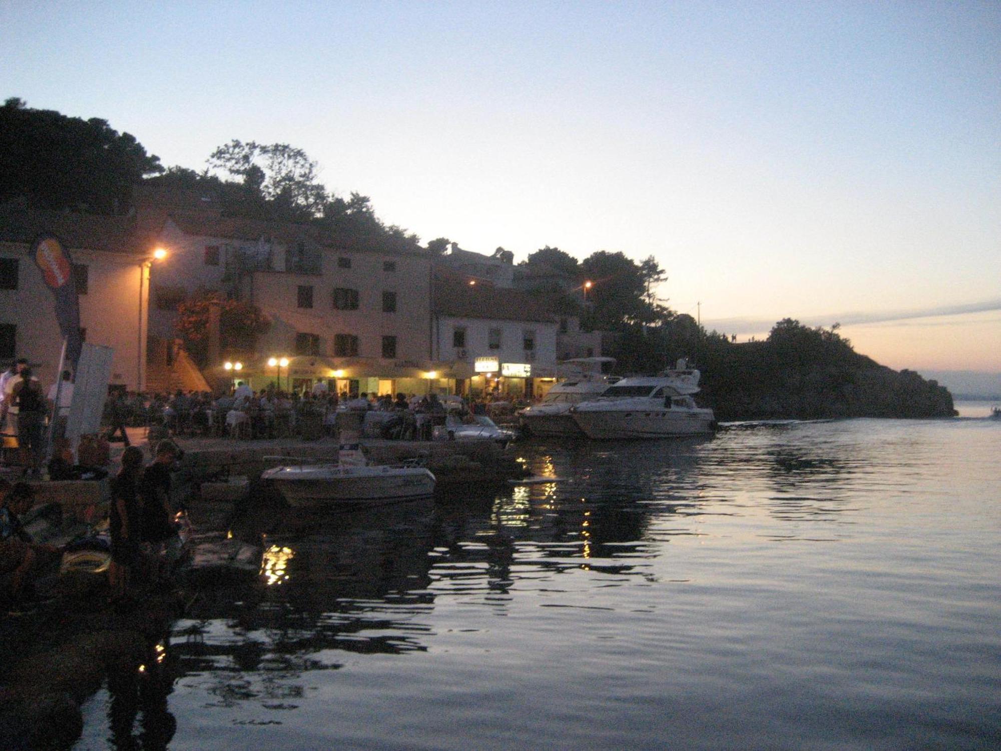 Apartments Veli Losinj Ngoại thất bức ảnh